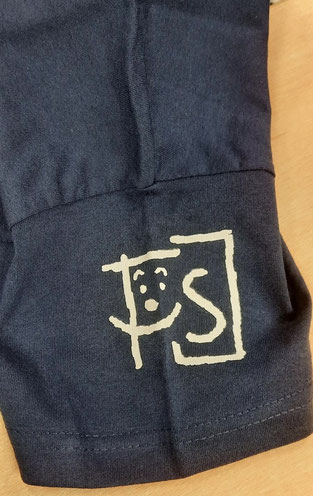 Schl-Shirts und Hoodies mit dem Logo der Grundschule Jheringsfehn